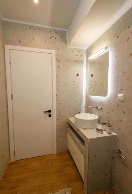 Sunrise Haven Suite ซานธี ภายนอก รูปภาพ